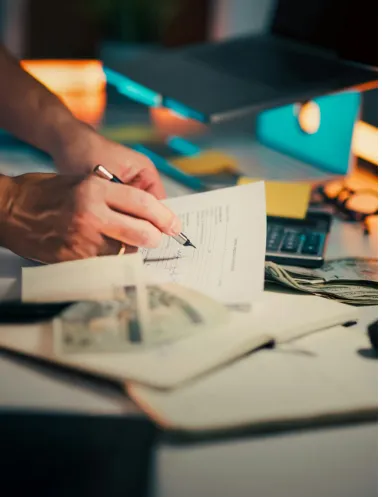 Calculadora y documentos de presupuesto de una comunidad